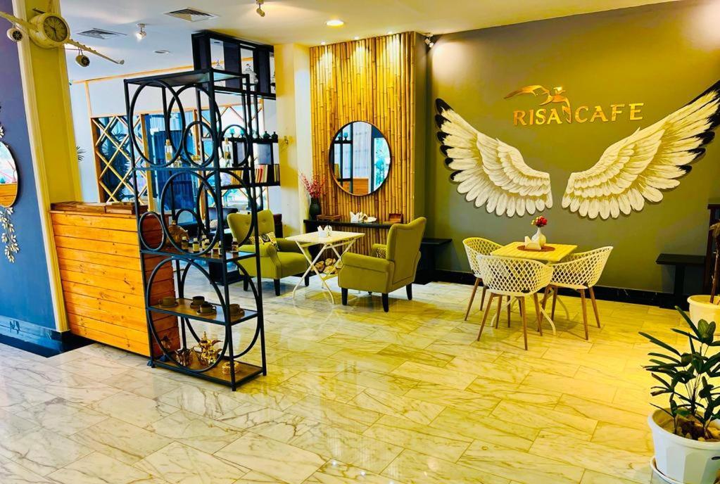 Golden Crown Hotel Alseeb Muscat 外观 照片